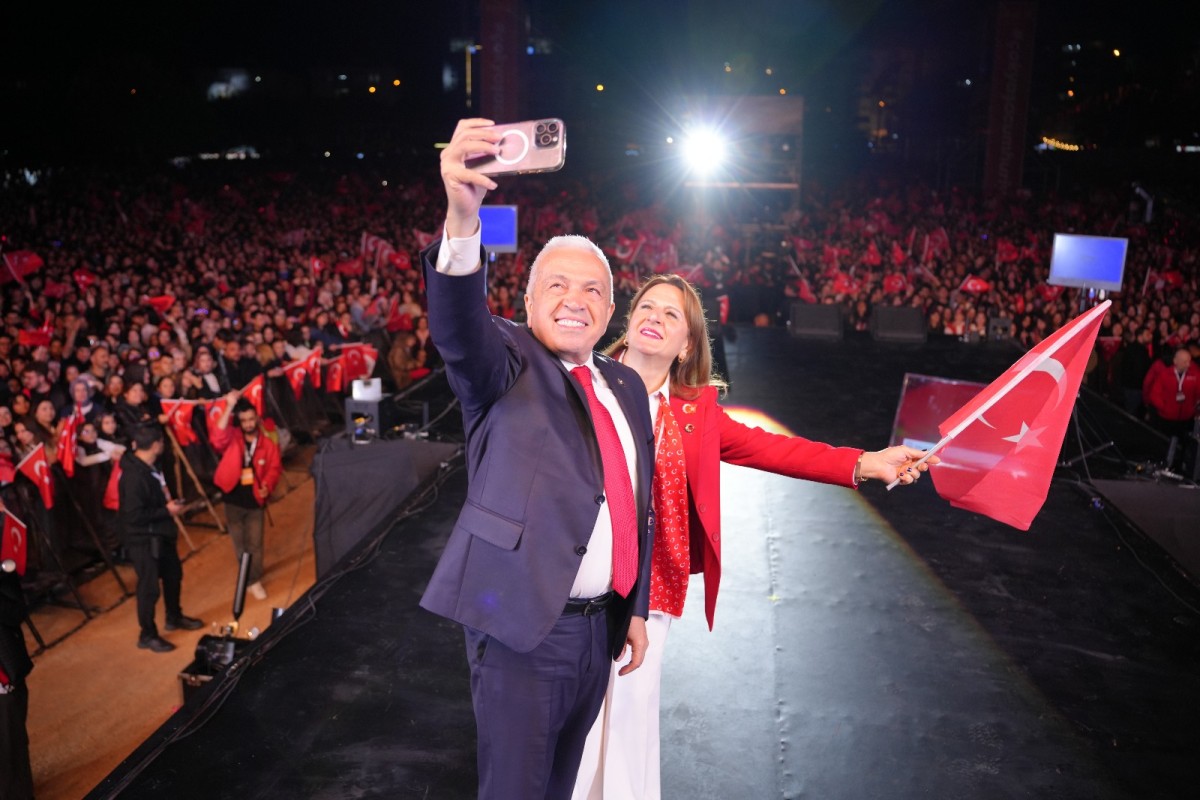 Bursa tek yürek, Yaşasın Cumhuriyet