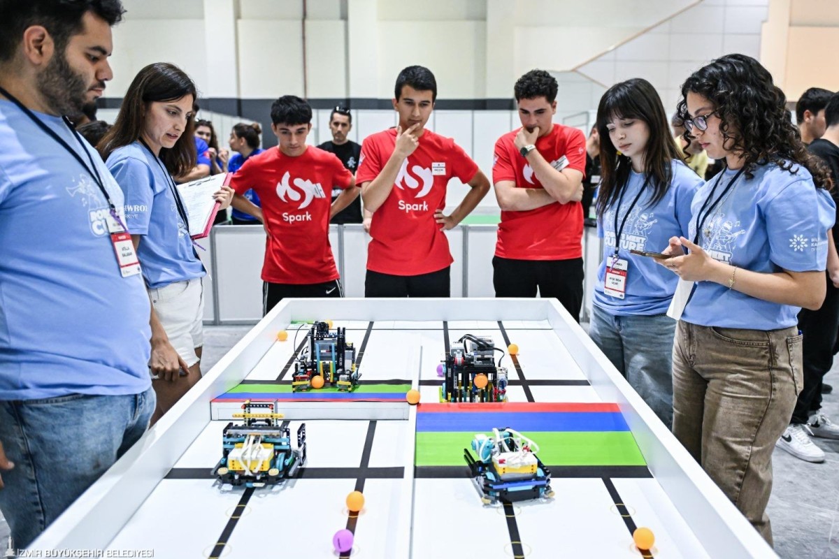 Geleceğin Teknolojisine İzmir’de Yön Verdiler: Dünya Robot Olimpiyatı Türkiye Finali Tamamlandı