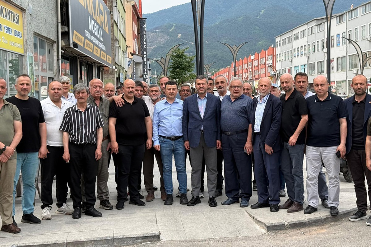 Başkan Çetinkaya'dan Ankara Caddesi Esnafına Ziyaret