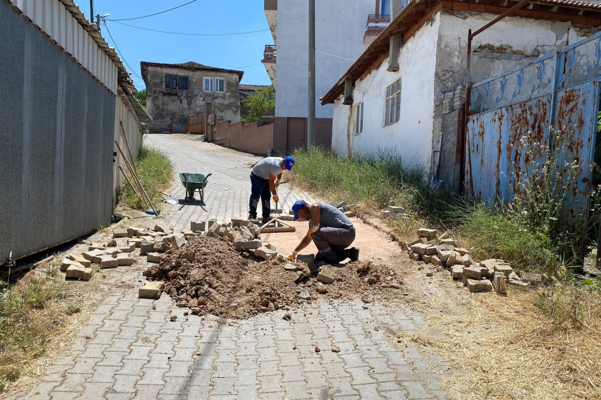 Susurluk’ta Kesintisiz Mesai: Fen İşleri İlçeyi Adeta Yeniden İnşa Ediyor!