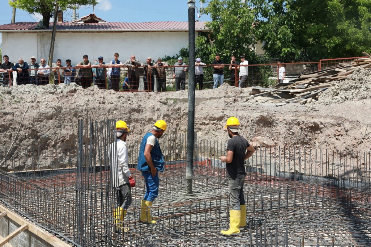 ÇANKIRI'DA DEV YATIRIM: ESENTEPE CAMİ ÖNÜ MEYDAN PROJESİ İÇİN İLK BETON DÖKÜLDÜ
