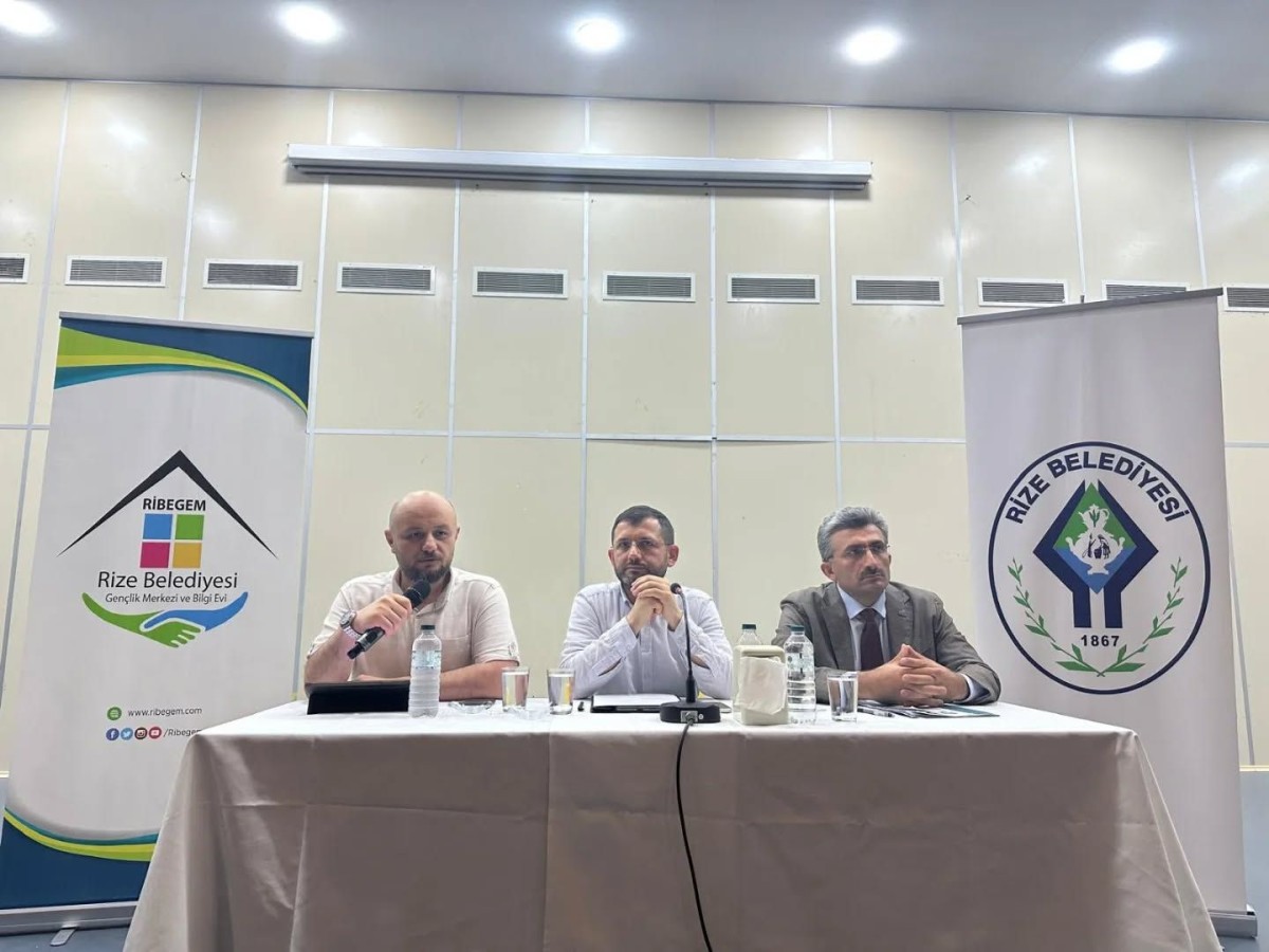 RİZE'DE GENÇLERE YOL GÖSTEREN BULUŞMA: 