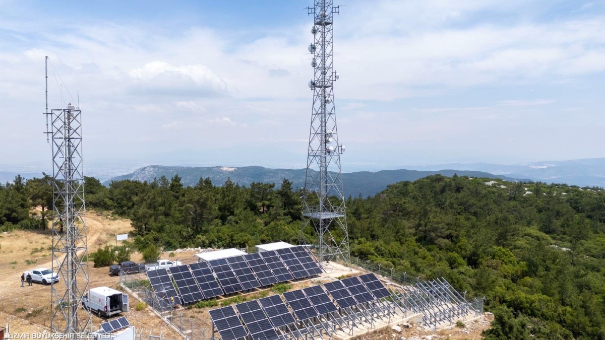 İZMİR'İN KRİTİK HABERLEŞME ALTYAPISINA GÜNEŞ ENERJİLİ GÜVENCE