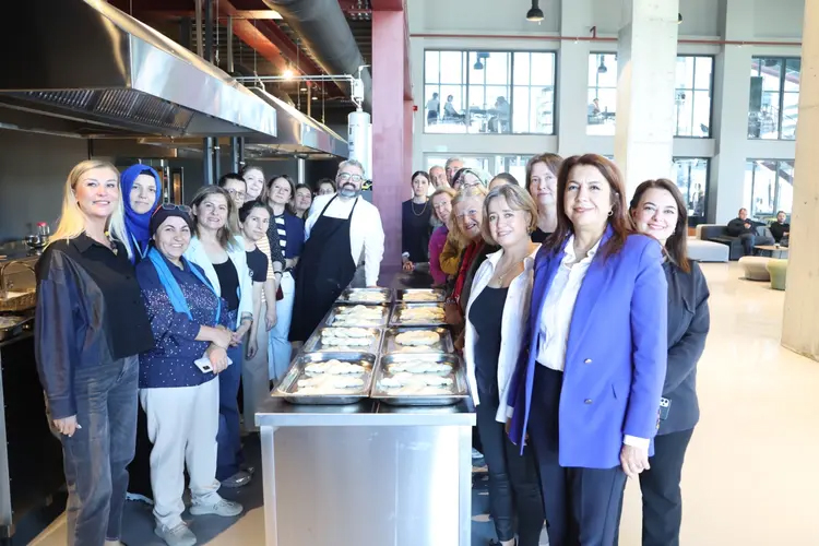 Sennur Sezer’in 'eski ikramları' Pancar Deposu'nda canlandı