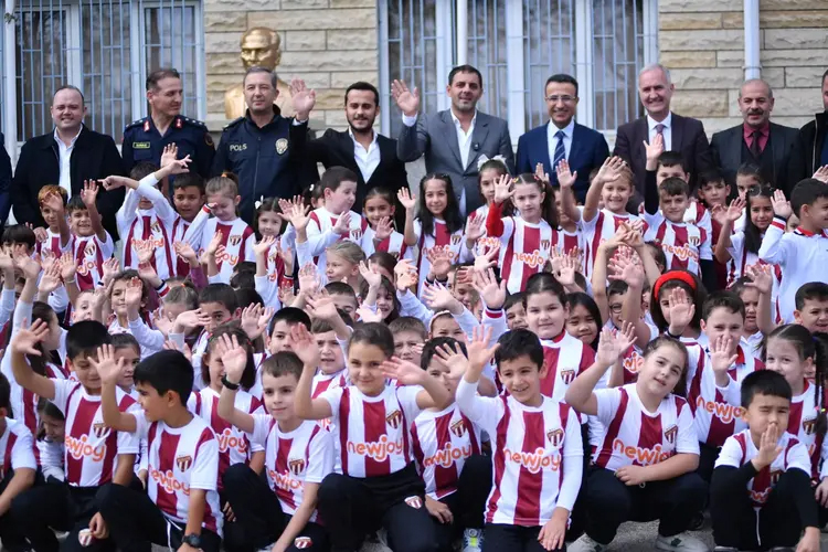  İnegöl’de 750 öğrencinin forma sevinci