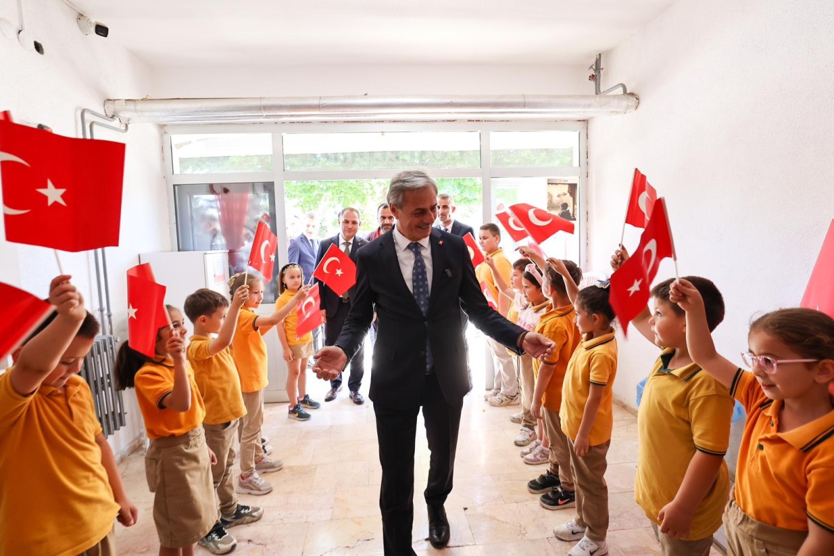 BAŞKAN ALEMDAR'DAN MİNİK İBRAHİM’E UNUTULMAZ SÜRPRİZ: SÖZÜNÜ TUTTU, SINIFIN KAPISINI ÇALDI