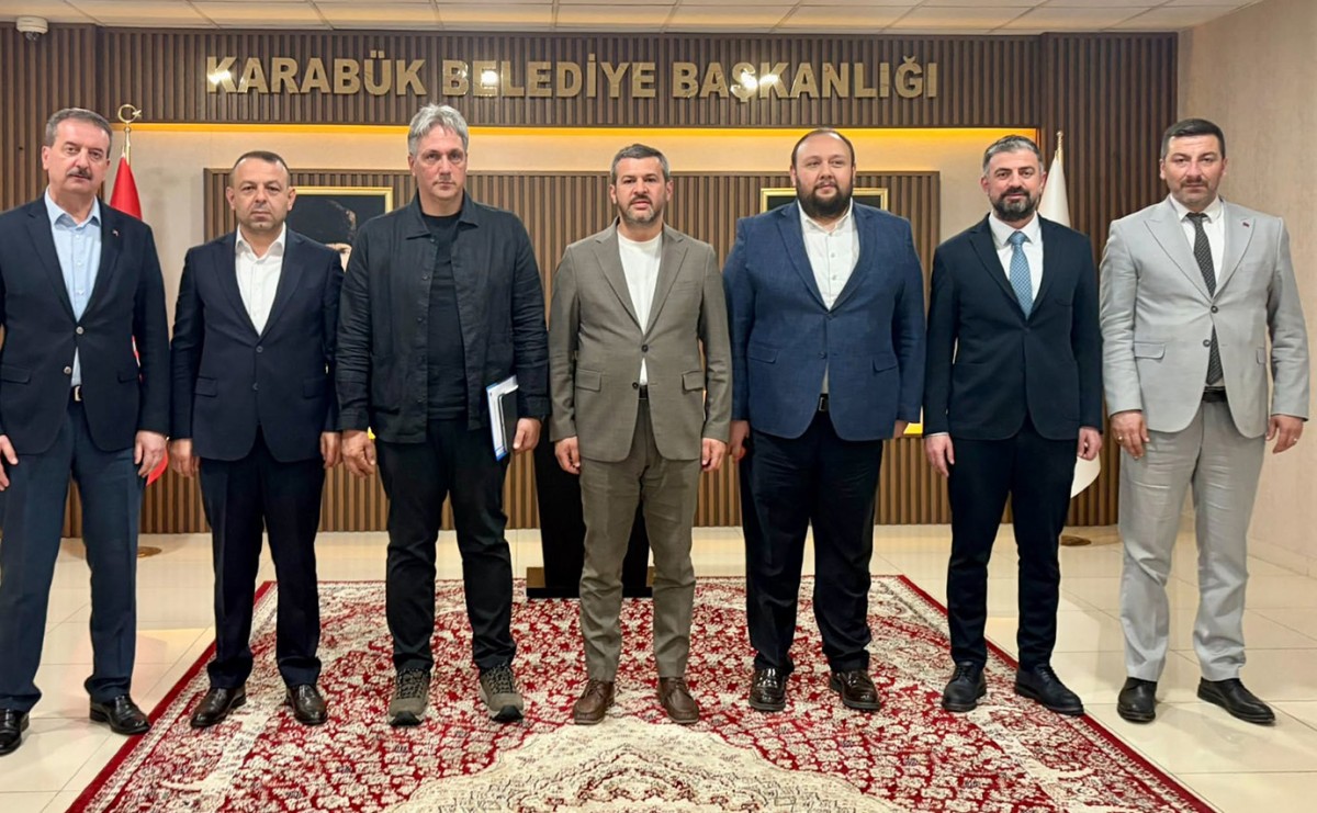 KARABÜK ULAŞIMINA KARAYOLLARI DESTEĞİ: BAŞKAN ÇETİNKAYA, BÖLGE MÜDÜRÜ EŞLİK'İ AĞIRLADI