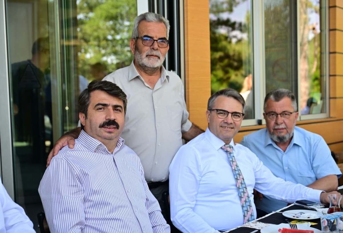 YILDIRIM'DA KATILIMCI YÖNETİM VURGUSU: BAŞKAN YILMAZ, MAHALLE MUHTARLARIYLA BULUŞTU
