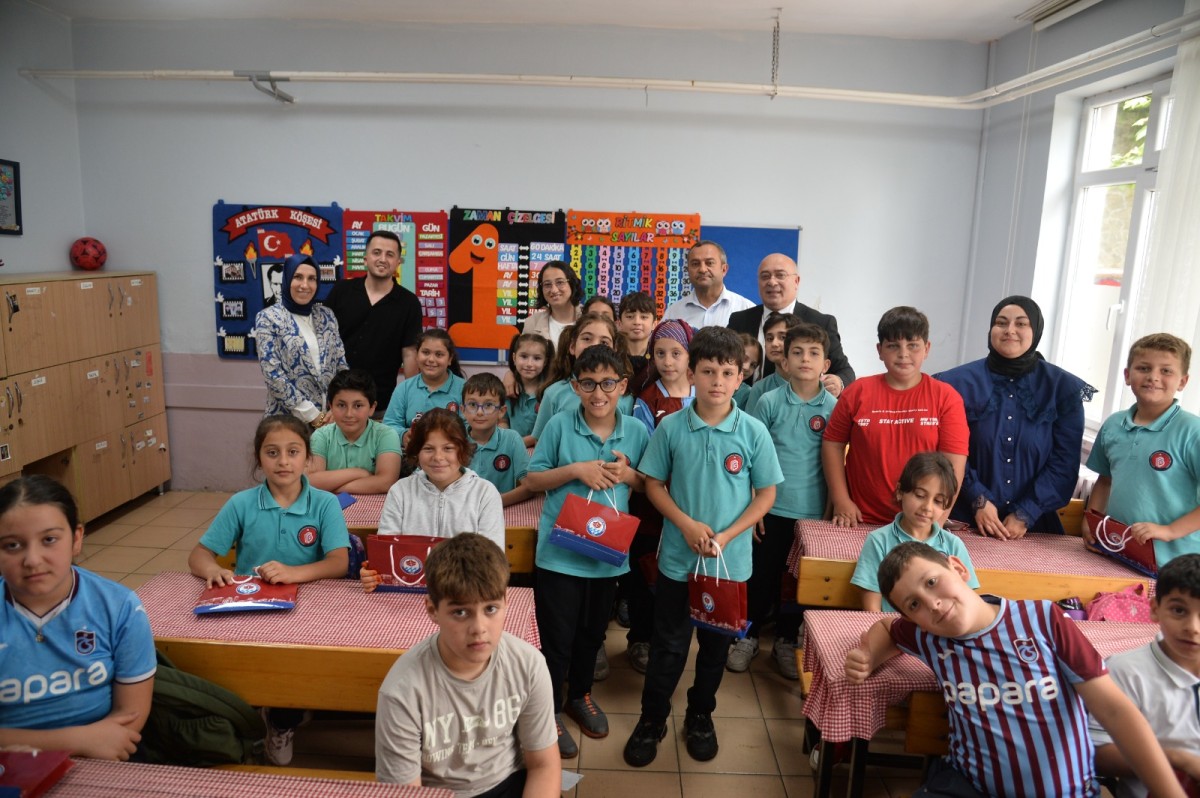 TRABZON'DA GELECEĞİN NESİLLERİNE 'NEZAKET' AŞISI: 10 OKULDA 484 ÖĞRENCİYE ULAŞILDI