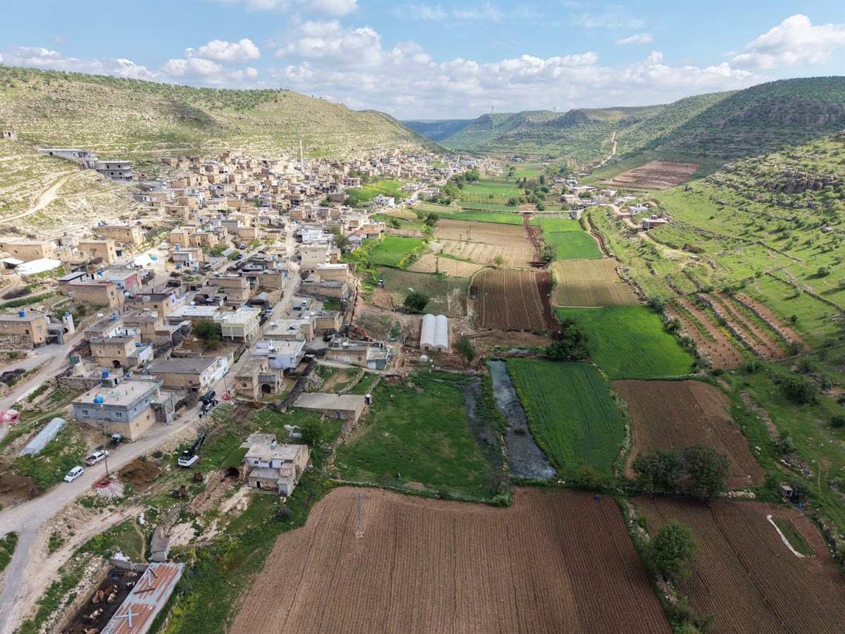 MİDYAT’TA 10 YILLIK ALTYAPI ÇİLESİ BİTTİ: KAYALIPINAR MAHALLESİ TEMİZ ALTYAPIYA KAVUŞTU