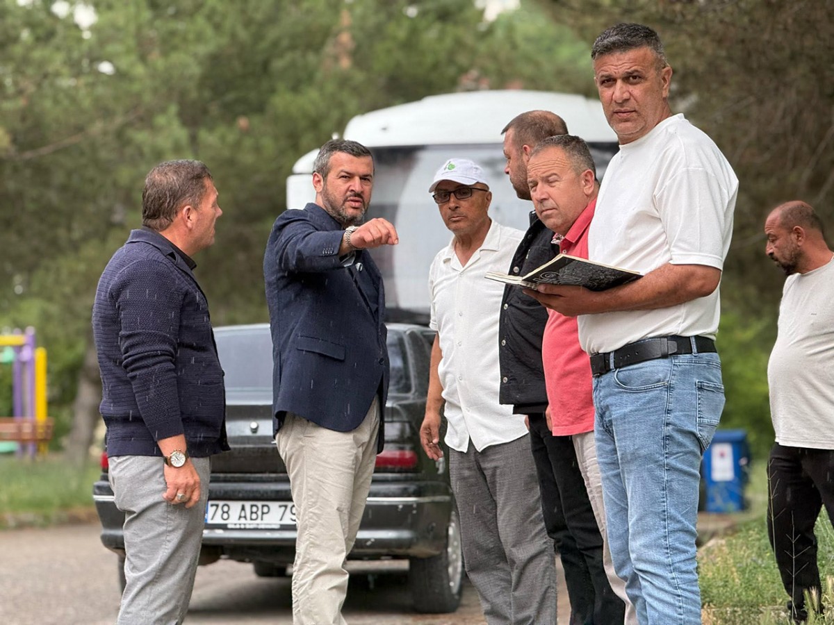 BAŞKAN ÇETİNKAYA ADATEPE MAHALLESİ’NDE SAHADAYDI: ESNAF VE SAKİNLERLE BİR ARAYA GELDİ